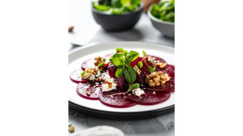 Rote-Bete-Carpaccio mit Couscous und Ziegenkäse