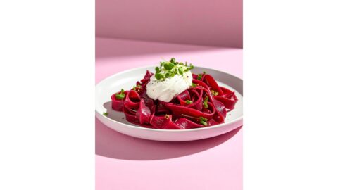 Rote-Bete-Pasta mit Chili und Thymian