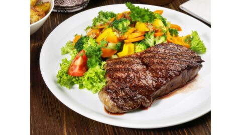 Rumpsteak mit Senfkruste und Ofengemüse