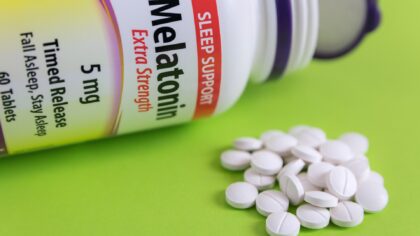 Ihr Weg zu besserem Schlaf: Wie Sie Melatonin und Nährstoffe richtig einsetzen